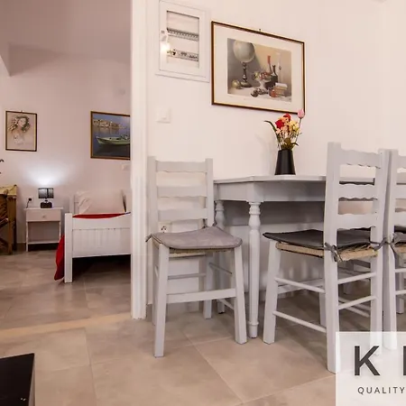 Casa Bianca And Giota's Central Apartment, Two Apartments! * Аргостолион